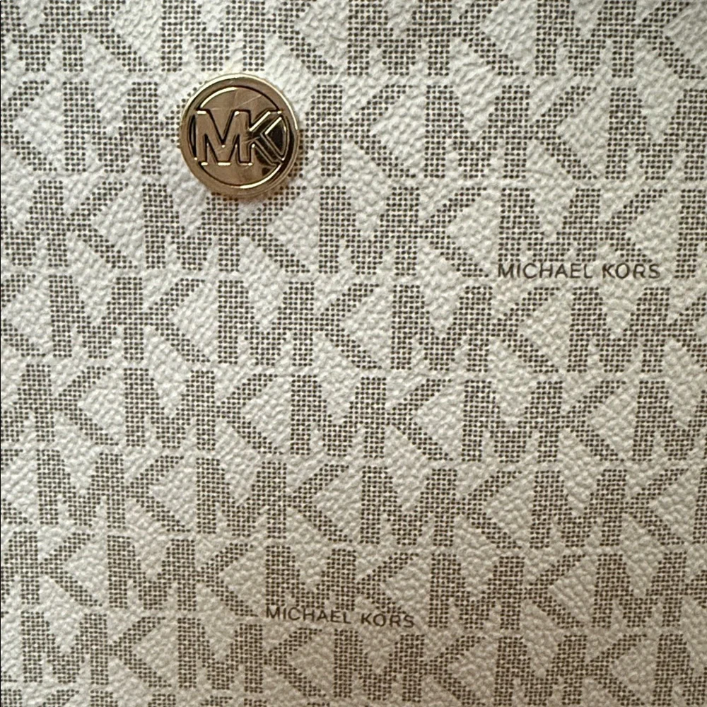 Michael Kors Briley Small Logo Messenger Bag in the vanilla color. Crossbody Bag - Picture 3 of 6
